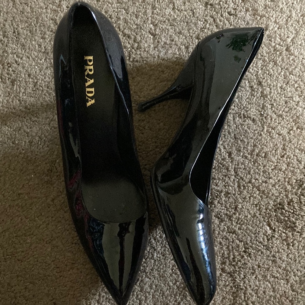 Prada black pumps. Lightly worn. Size 38